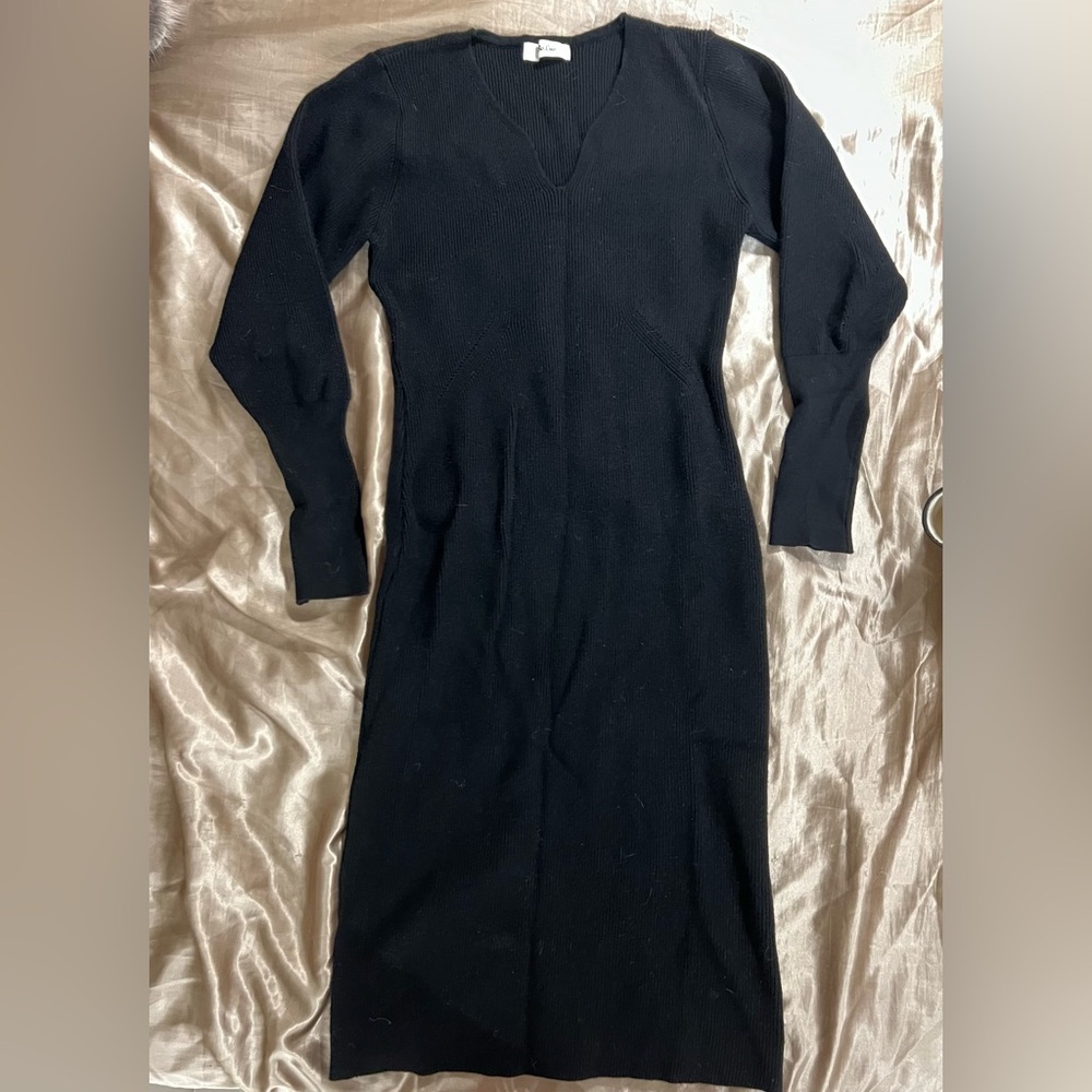 GUC V-Neck Long-Sleeve Knit Midi Dress in Black Size M